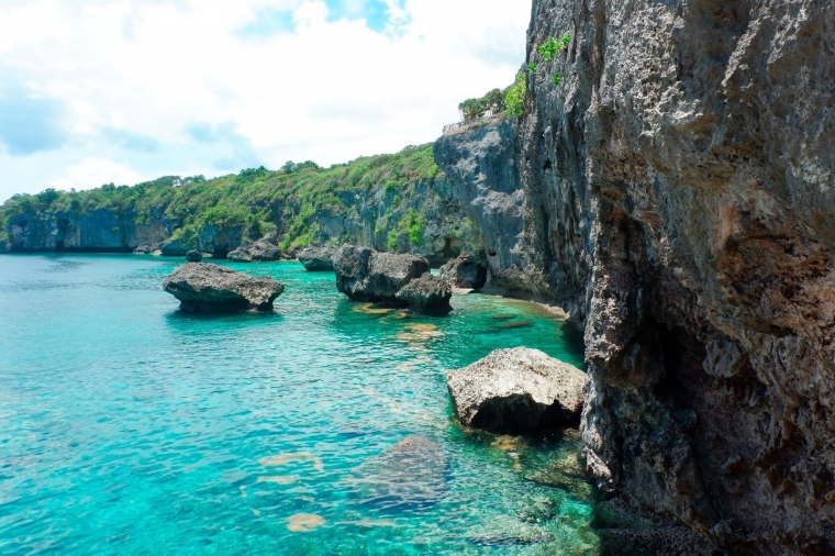 Tebing yang menakjubkan disepanjang pantai, dokpri