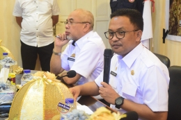 Bupati Bantaeng (kanan) didampingi Wakil Bupati Bantaeng (kiri) membuka acara secara resmi (24/10/2018).