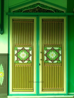 cantiknya ornamen pintu samping (Foto : @kaekaha)