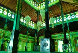 Interior Masjid Sultan Suriansyah (Foto : @kaekaha)