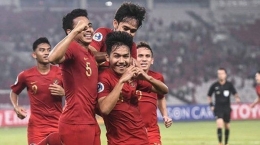 Timnas Indonesia sedang merayakan kemenangan (Gambar Tribunnews.com)