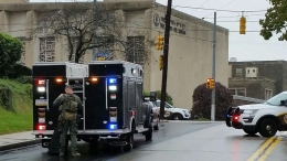 Synagouge Squirrel Hills, Pittsburgh, AS dimana terjadi aski pembunuhan bersenjata oleh pendukung sayap kanan AS yang membunuh 11 orang pada hari Sabbath (27/10). [Foto: WBNS-10TV]