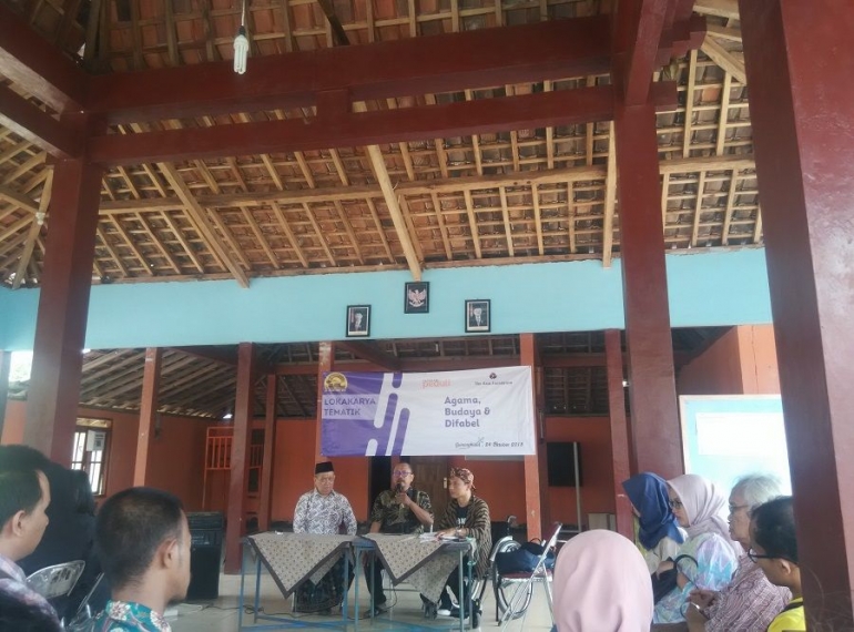 diskusi mengenai agama, budaya dan difabel. dokpri