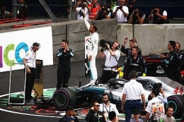 Hamilton meraih gelar Juara Dunia kelima kalinya di Mexico. Sumber : Motorsport.com