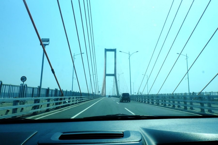 Jembatan Suromadu, jembatan terpanjang di Indonesia (Foto pribadi)
