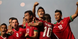 Pemain timnas Indonesia meluapkan kegembiraan setelah berhasil mencetak gol saat bertanding melawan Thailand pada laga final Piala AFF Suzuki Cup 2016 leg pertama di Stadion Pakansari, Cibinong, Bogor, Jawa Barat, Rabu (14/12/2016). (KOMPAS.com / KRISTIANTO PURNOMO)