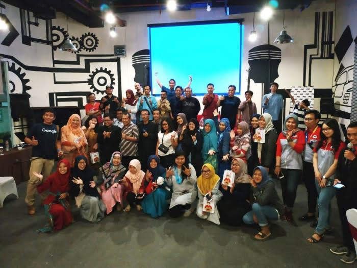 foto bersama peserta talkshow (dok. Sri Rahayu)
