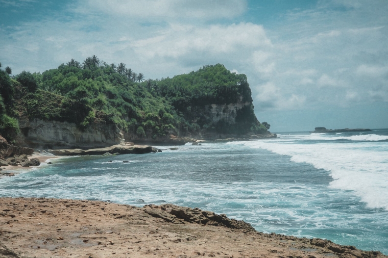 Sisi kiri pantai Banyu Tibo (Foto pribadi)