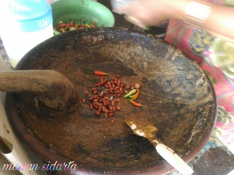 Kacang dan cabe sebelum diuleg (dok.pri)