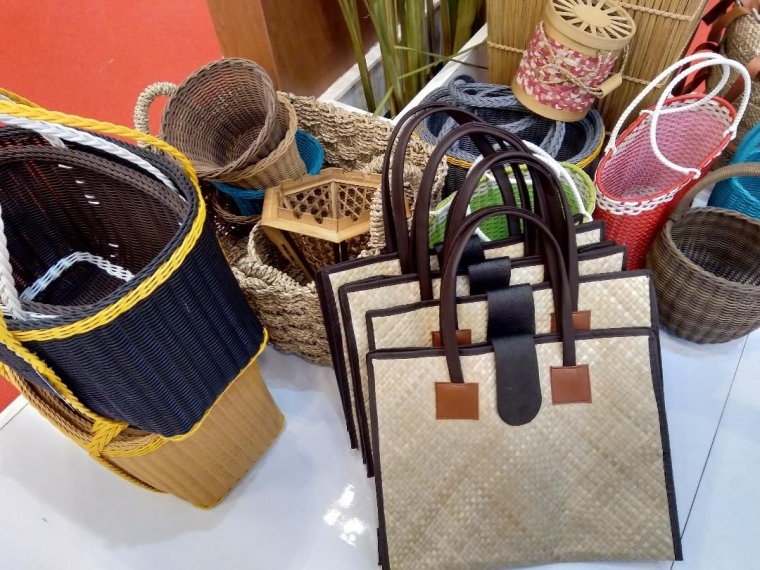 Raja Serayu fokus pada produk kombinasi bambu dan batik. (foto dokumentasi pribadi)