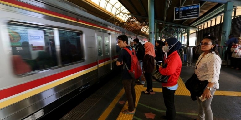 KRL adalah andalan para komuter di ibukota. Kompas.com