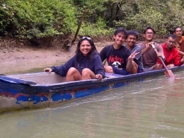 Deskripsi : Berkano mencari Badak Jawa di sungai Cigenter I Sumber Foto : dokpri