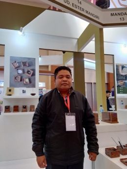 La Aji Lukas bersyukur pelaku UKM dari Indonesia Timur bisa tampil di event sekelas TEI. (foto dokumentasi pribadi)