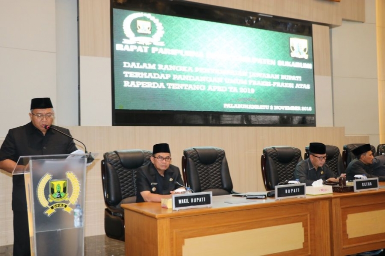 Sumber foto: jabarprov.go.id Bupati Sukabumi Marwan Hamami saat memberikan jawaban atas pandangan umum Fraksi DPRD 
