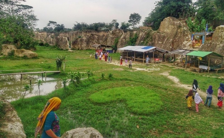 Ke Tebing Koja Mencari Godzilla Sampai ke Kandangnya Ke Tebing Koja Mencari Godzilla Sampai ke Kandangnya