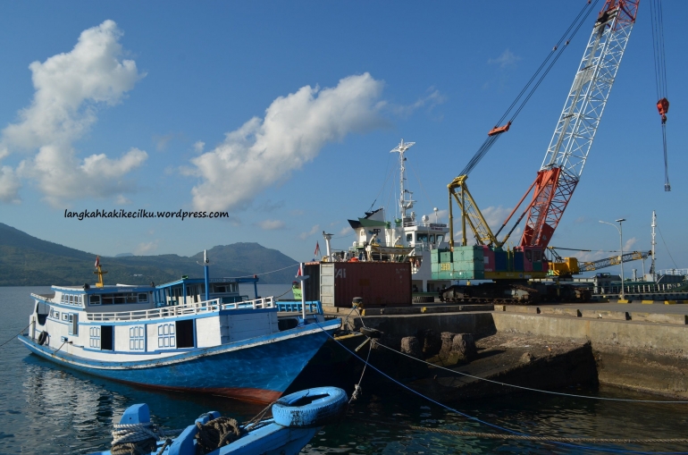 Pelabuhan Larantuka (Foto pribadi : @endahnoey)