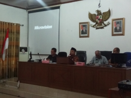 Sekda Bangka Akhmad Mukhsin menyampaikan arahan pada rapat Hut Provinsi Kepulauan Bangka Belitung (dokpri) 