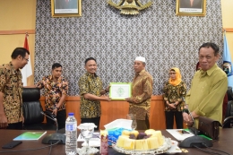 Bupati Bantaeng serahkan Sertifikat Produk Prima (08/11/2018).