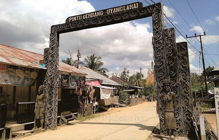 Pintu Gerbang Uyang Lahai kiri-kanannya dijaga (Foto ; @kaekaha)