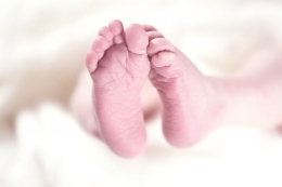 Bayi BBLR berisiko mengalami gangguan pada pertumbuhan dan perkembangannya. Sumber: Pixabay.