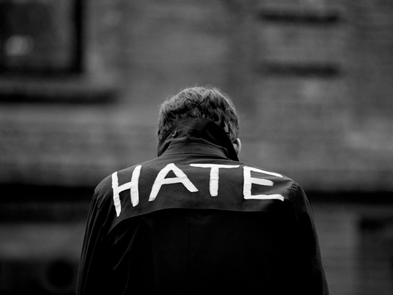Hate - Ilustrasi: theoddysseyonline.com