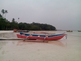 Kapal bersandar di Pantai Pasir Panjang (dok.pri)