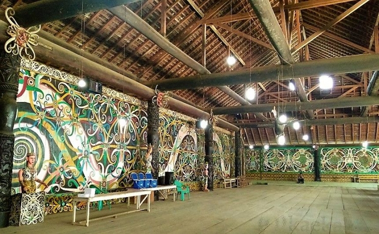 Interior Lamin Adat Lakeq Bilung Jau di Miau Baru (Foto : @kaekaha)