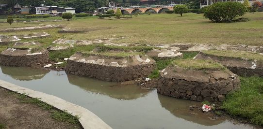 Taman yang kurang terawat di TMII