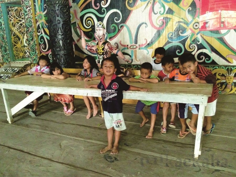 Anak-anak Desa Miau Baru (Foto : @kaekaha)