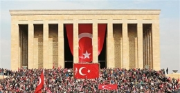 Turkey Commemorates Ataturk (oldinstanbul.com)
