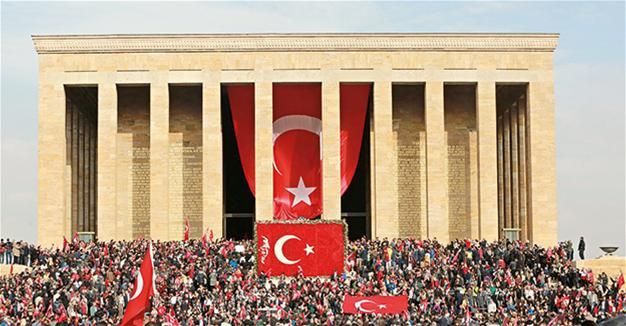Turkey Commemorates Ataturk (oldinstanbul.com)