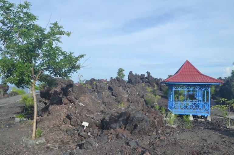 Pondol tempat bersantai di sekitaran Batu Angus. Foto milik pribadi.