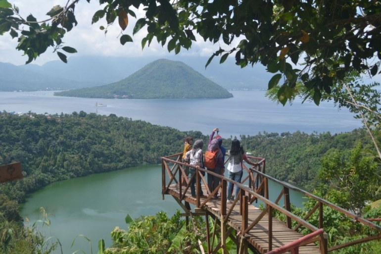 Danau Ngade yang instagramable. Foto milik pribadi.