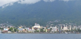 Kota Ternate dengan latar belakang Gunung Gamalama. Foto milik pribadi.