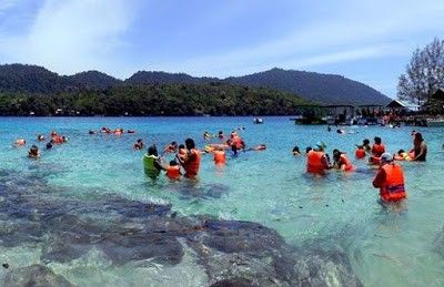 Bersiap-siap untuk diving atau snorkeling di Taman Laut Pulau Rubiah Pulau Weh, yang menyajikan keindahan taman bawah lautnya. (dok pri).