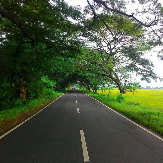 Jalan Tirtamaya Juntinyuat Jalan raya Bandung Cirebon (dok. travel.id)Jalan Tirtamaya Juntinyuat, Jalan Raya Bandung-Cirebon (dok. Travel.id)