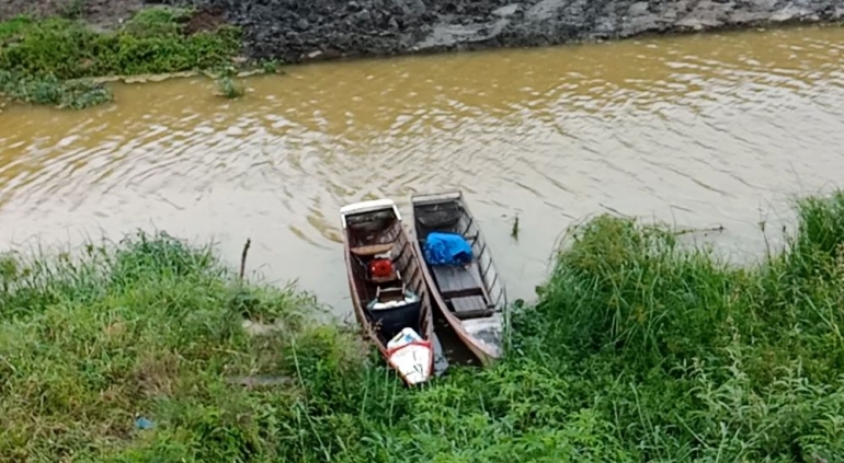 Perahu kecil di Alur Tano Ponggol saat aku ke lokasi bareng Kemen PUPR. (Dokpri)