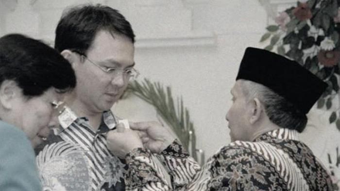 Ahok terima pin reformasi dari Amien Rais/TribunNews.com