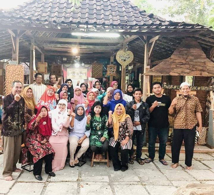 Linda Afriani bersama pelaku UMKM Gunung Kidul