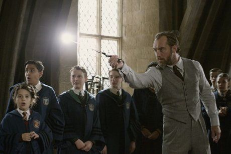 Dumbledore muda yang diperankan oleh aktor Jude Law (abc.net)