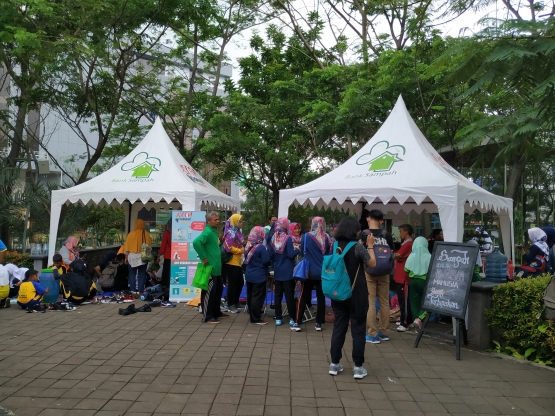 Salah satu kegiatan Bank Sampah yaitu edukasi ke anak, orang tuaa dan guru, keren ya! (Sumber: dokpri)