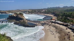 Pantai Klayar yang sangat ramai