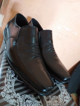 Salah satu sepatu kulit buatan Pak Ali (sumber gambar: Huma Sarah)