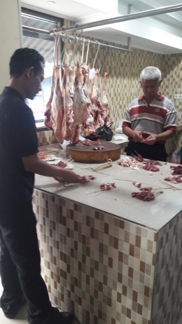 Daging kambing siap di sate
