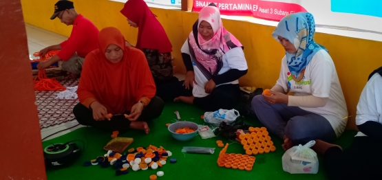 Deskripsi : Sampah menjadi barang yg bernilai di Rumah Inspirasi Subang I Sumber Foto : dokpri