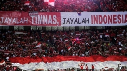 Dukungan dari Supporter terhadap timnas yang tidak pernah padam. sumber : Surya Malang