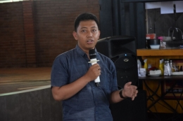 Aziz, pembicara pelatihan Kampung Online Kopdar 2 (dokpri)