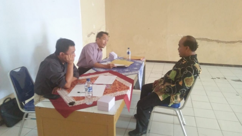 Suasana wawancara Komisioner KPU Kabupaten Kebumen dengan calon anggota baru PPK, M. Arif Andri. Dokpri