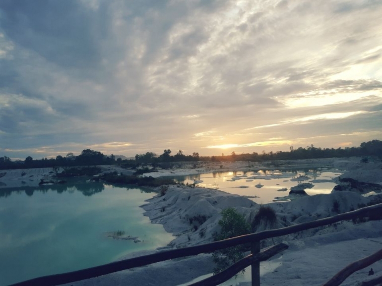 Sunrise danau kaolin Belitung