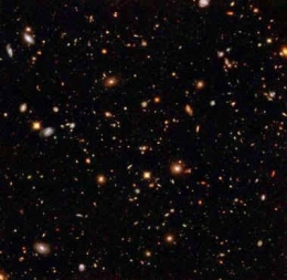Lebih dari 500 milyar galaxy di seluruh alam semesta. Sumber gambar: https://www.islamicity.org/6377/the-physics-of-the-day-of-judgement/
